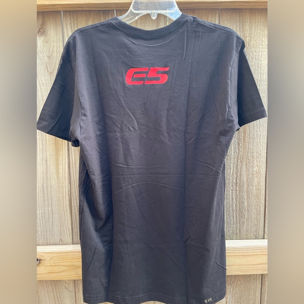 E5 Custom Corvette Wheels Black with Red Logo Unisex Tee Shirt size Medium - Picture 4 of 4